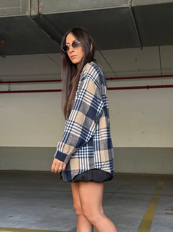 מכופתרת משבצות