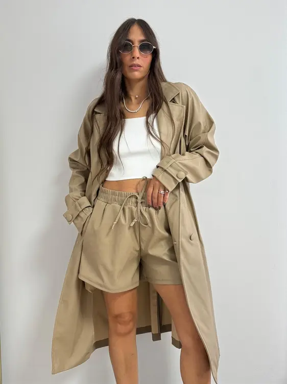 חליפת דמוי עור