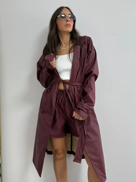 חליפת דמוי עור