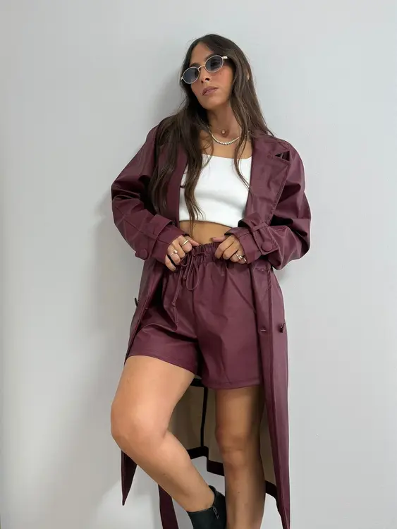 חליפת דמוי עור