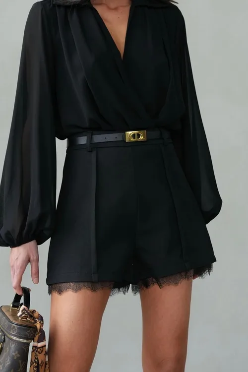 שורט מחויט פס תחרה