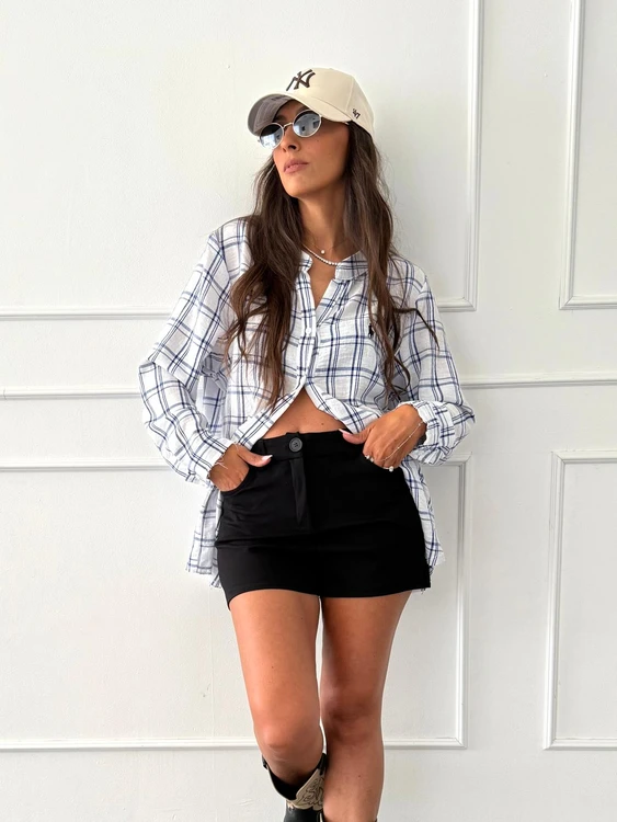 מכופתרת משובץ