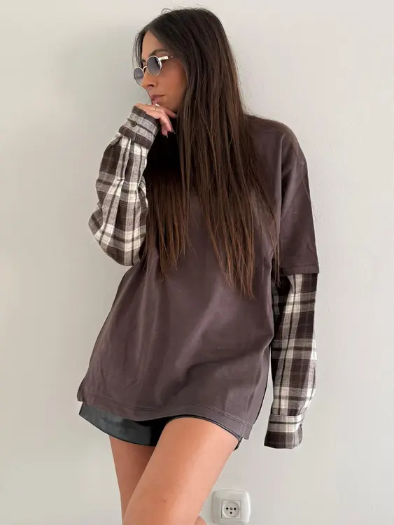 חולצה בשילוב משבצות