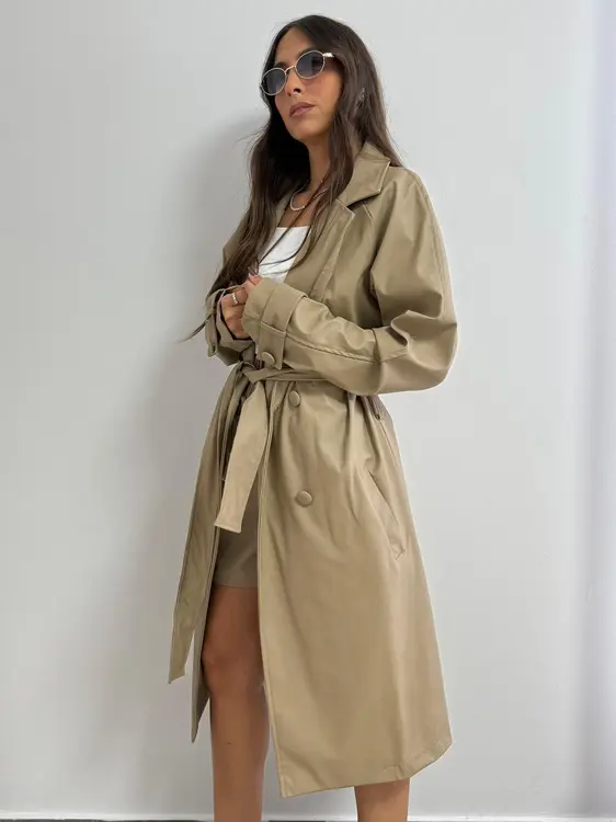 חליפת דמוי עור