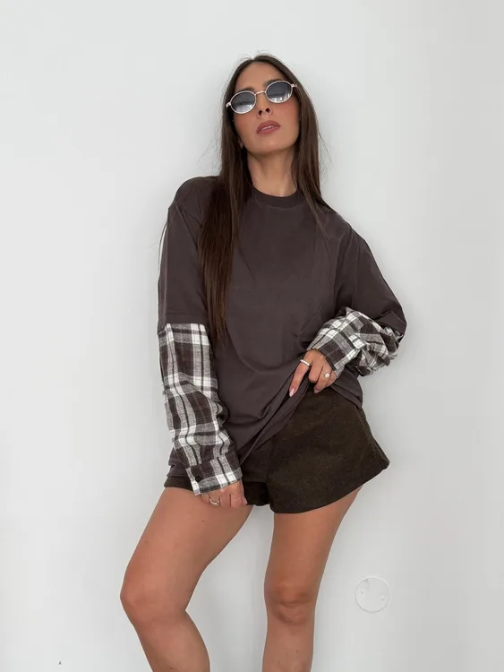 חולצה בשילוב משבצות