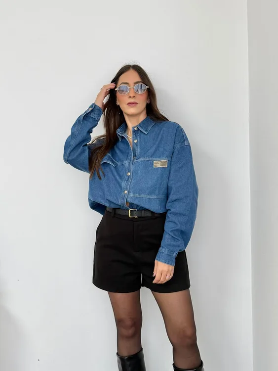 מכופתרת ג'ינס