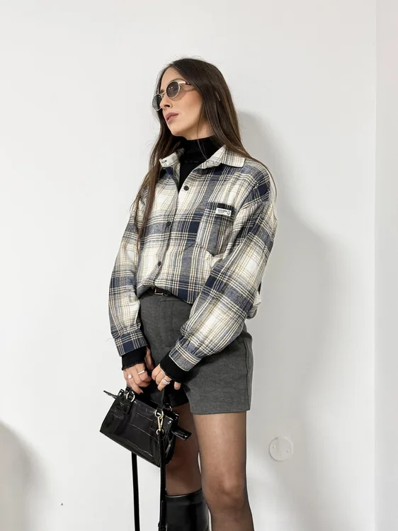 מכופתרת משובץ