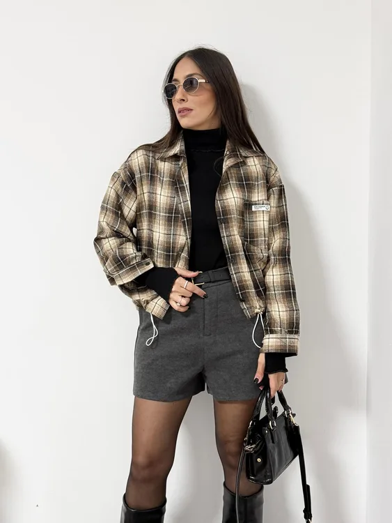 מכופתרת משובץ