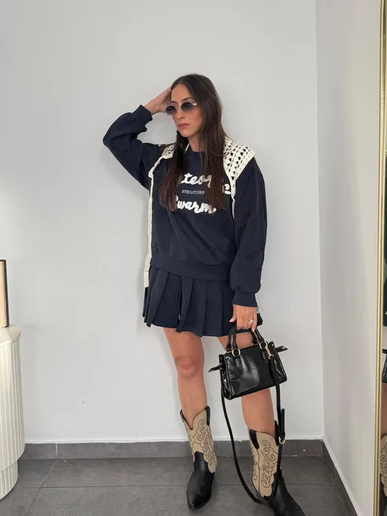 חליפת חצאית פליסה