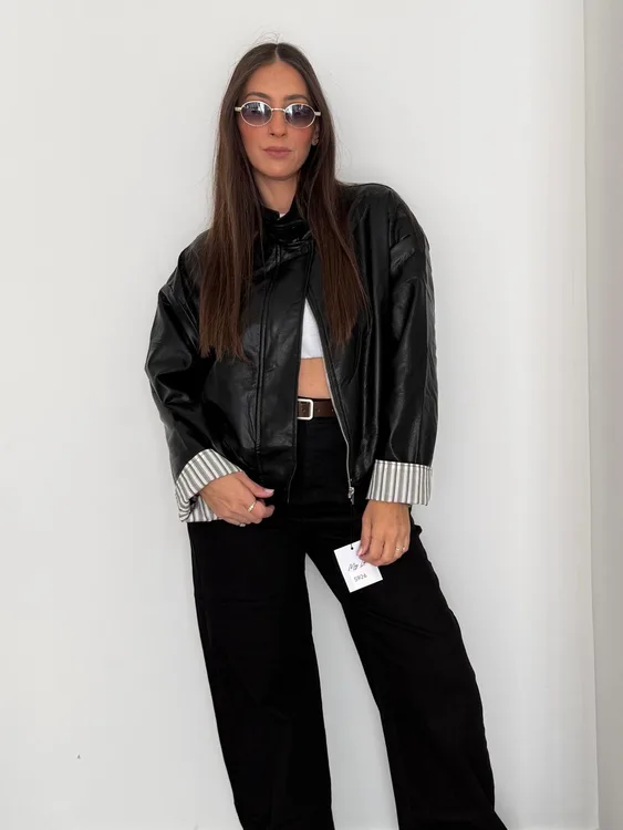 ג'קט עור שילוב פסים - שחור