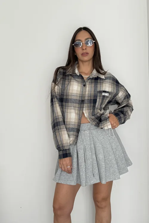 מכופתרת משובץ