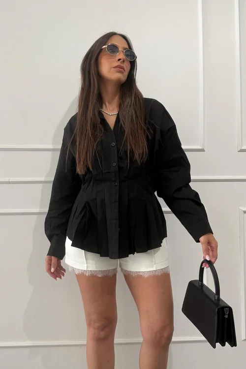 מכופתרת זואי